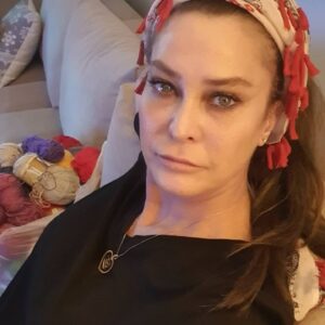 İpek Tenolcay Instagram - Boş duranı Allah sevmez,yeni iplerim geldi🥰yaz bitti ben hala yaz koleksiyonu peşindeyim😁😁

#renk #örgü #moda #hobi