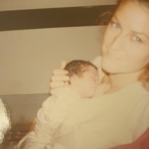 İpek Tenolcay Instagram - 1996 ...hayatımın dönemeci,iki kişilik düşünme başlangıcım;yağmurlu bir ağustos günü isminle doğdun🥰 ömrünce iyilik verip iyilik bulasın,destek olup destek alasın,merhamet,adalet hep düsturun olsun,ailene ülkene ,öğrencilerine faydalı olasın🙏🙏🙏🙏 Nice güzel yaş almalara evlatcım❤🙏🎁🎂🌼 
@ersoyyagmur  @okuyan_ogretmenn