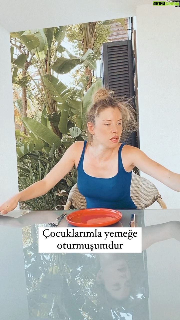 İpek Yaylacıoğlu - 107.3K Likes - - Anneeee suyum döküldü! - Anneee çatalım düştü! - Anneee kardeşim beni rahatsız ediyooo ...... liste uzun 😁 İyi kardiyo yapıyoruz yalnız. Zaman zaman yorucu olsa da annelik, çoook sevmek ❤️ #anne #annelik #anneolmak