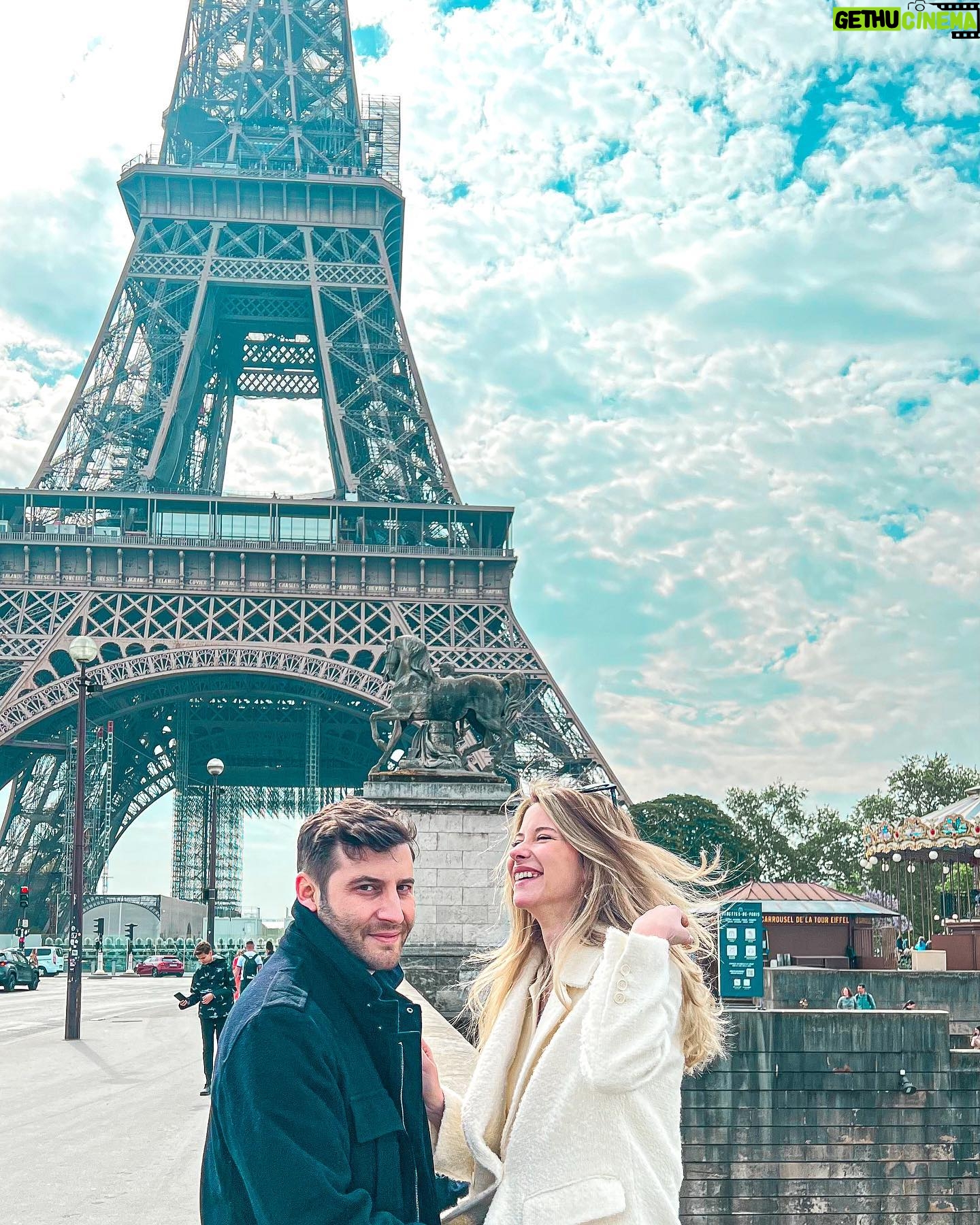 İpek Yaylacıoğlu - 2.9K Likes - Bonjour à tous 👋☺️ #parisvibes #eiffeltowerparis 🇫🇷🥖