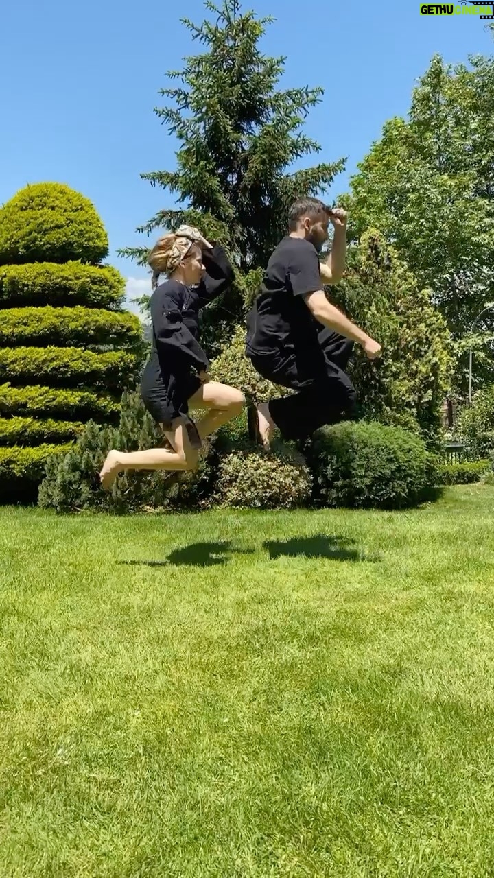 İpek Yaylacıoğlu - 5.5K Likes - Yer lav olursa 🌋 😀💃🕺🏻#floorislava #floorislavachallenge