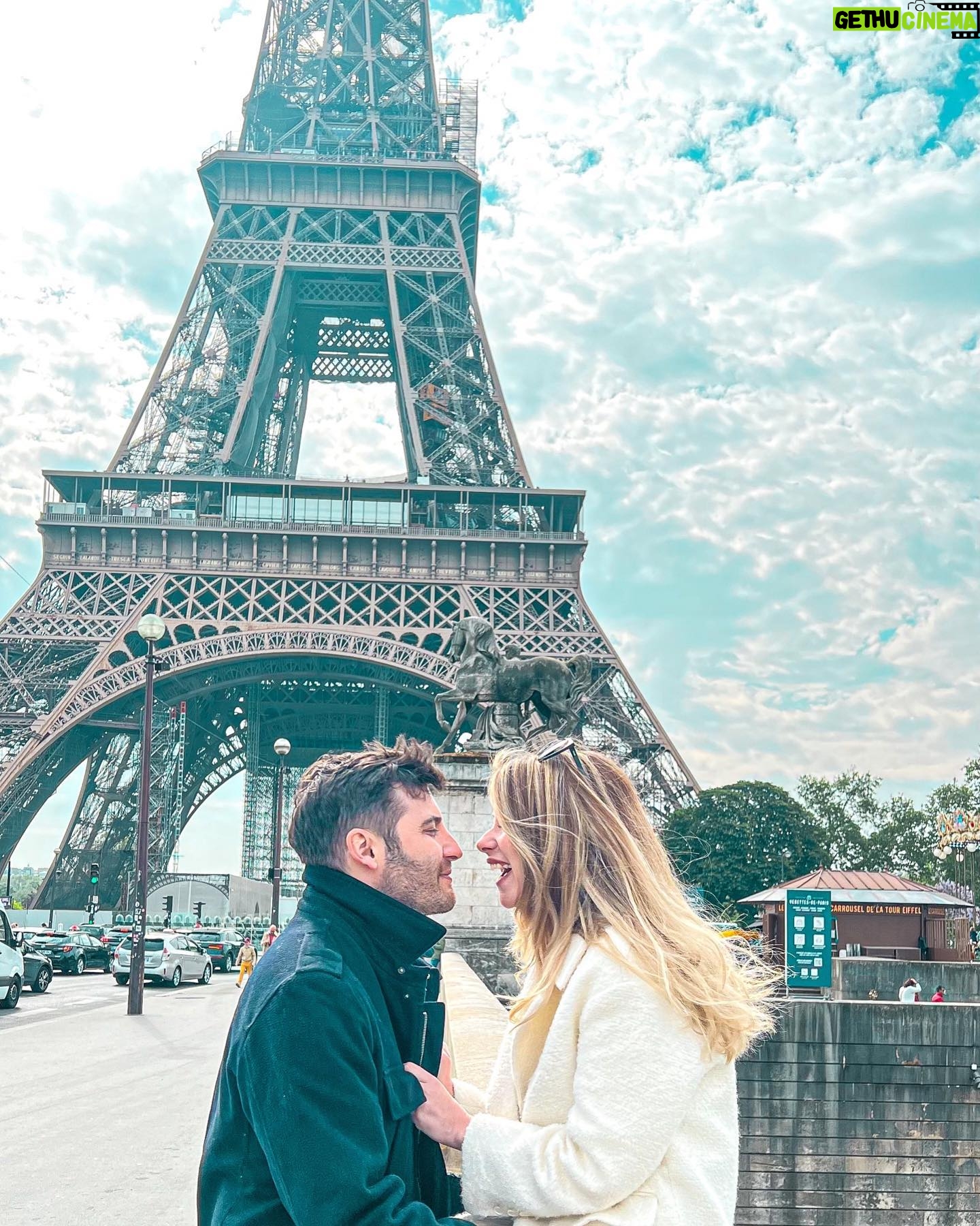 İpek Yaylacıoğlu - 2.9K Likes - Bonjour à tous 👋☺️ #parisvibes #eiffeltowerparis 🇫🇷🥖