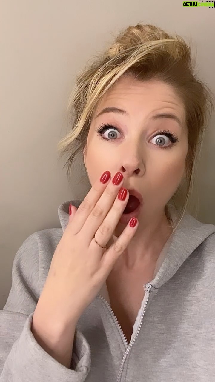 İpek Yaylacıoğlu - 17.9K Likes - Kimler böyle parmak kaldırsın 😂 👆🏻#bakımzamanı #fridaymood #fridayvibe