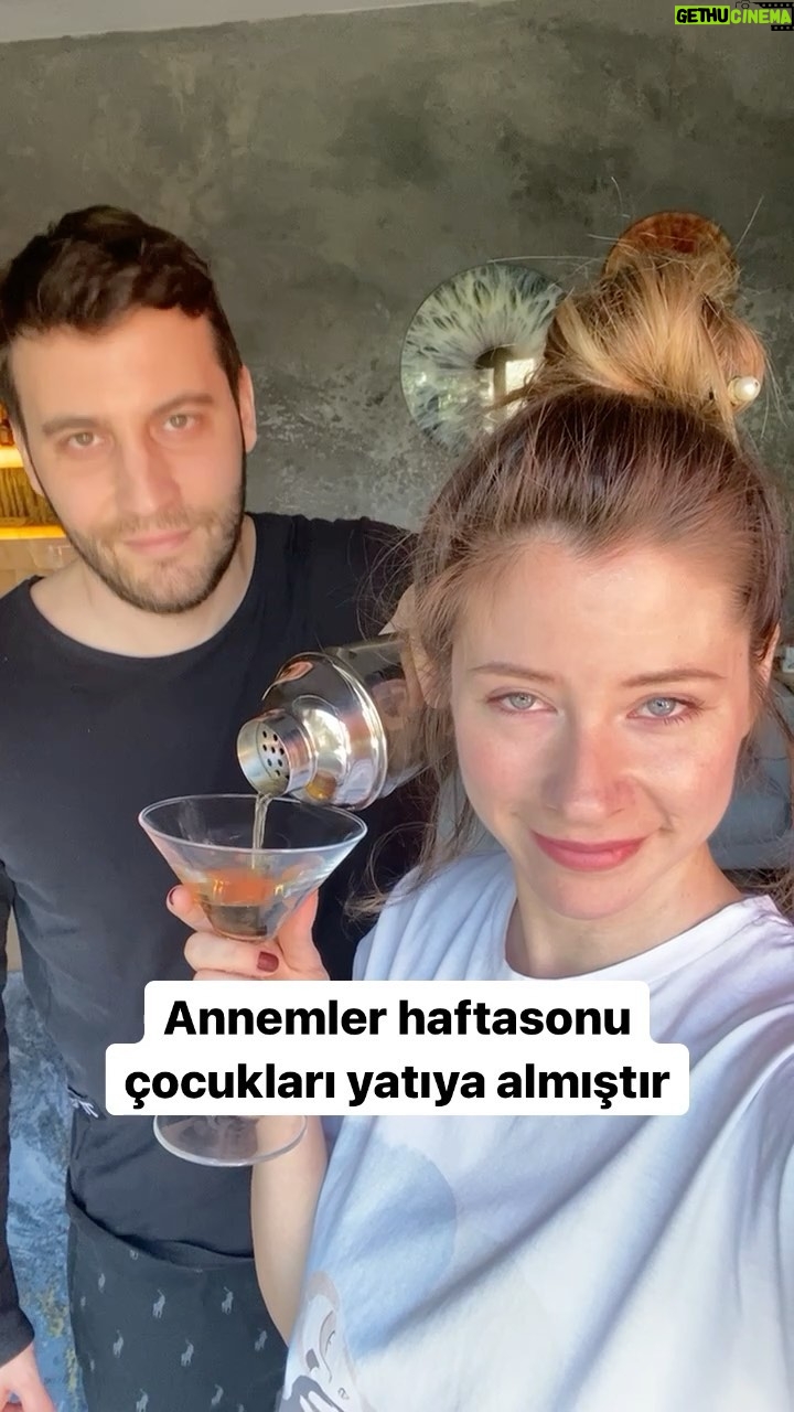 İpek Yaylacıoğlu - 53.1K Likes - Annemler haftasonu çocukları yatıya aldığında ne mi oluyor???? Partiiiiiiii başlasııın 🙌 #çocuklarduymasın #haftasonukeyfi #partibaşlasın #reelsinstagram #reels #ipekusta
