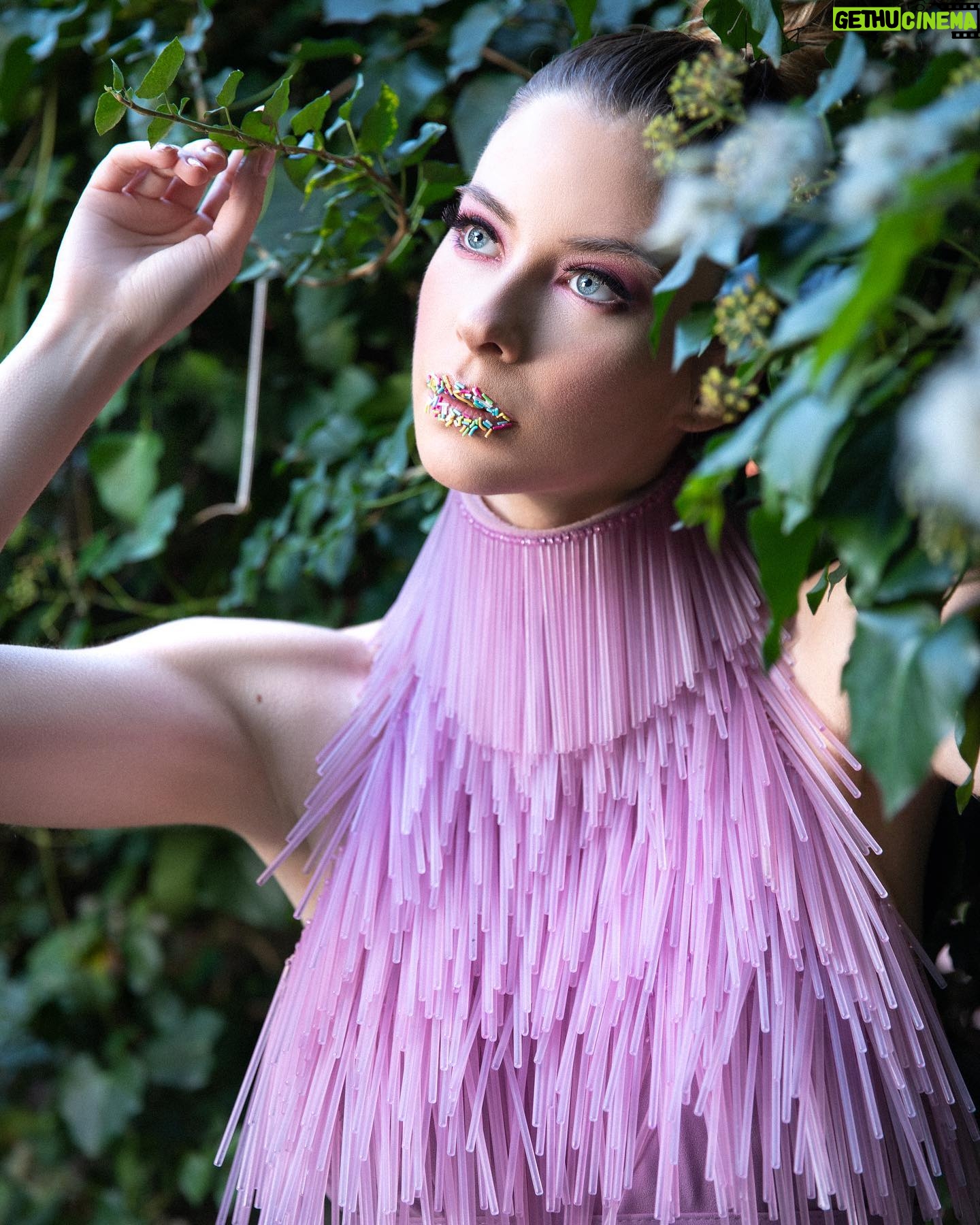 İpek Yaylacıoğlu - 3.4K Likes - Serinin son fotoğrafı geldiii 🤍 🤩Sizin favoriniz hangisi oldu? Elbise 👗: @cihannacar Styling: @asliiplikcioglu 📸: @kursadkarakus Saç & Makyaj: @gulsen.ozbakan