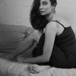 Ira Dubey Instagram - 🖤✨🖤 📸 @areesz 💄 @harrysingh_93 👗 @bombaebyaisha 💎 @viariaccessories