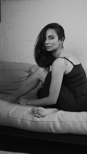 Ira Dubey Instagram - 🖤✨🖤

📸 @areesz 
💄 @harrysingh_93 
👗 @bombaebyaisha 
💎 @viariaccessories