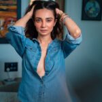 Ira Dubey Instagram – 🦋👖🧢🧊🧬💥✨

@areesz
@bombaebyaisha 
@harrysingh_93 
@viariaccessories