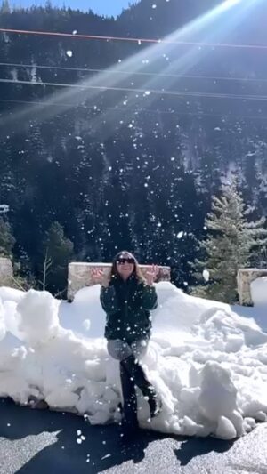 Ira Sone Instagram - Cold hands, warm heart 💖

#snow #snowfall #love #beautifuldestinations #somewhereiwouldliketolive #naturelovers #trendingreels #travelblogger #travelgram #whatyouseekisseekingyou