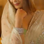 Ira Sone Instagram - When saree is a major vibe 🤌✨ . . . . Outfit- @rajkumari_by_richahaware . Captured by- @pixelpassionfotography . MUA & hair- @makemeover.sonalishinde . Location- @amethhyystxci @shahrukh_thereveller . . . . . . #bridalsarees #weddingoutfitideas #2023 #ethnicfashion