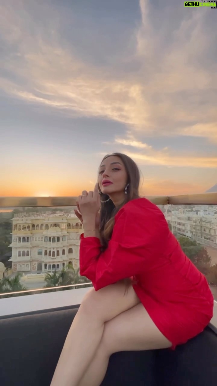 Ira Sone Instagram - Showing off my bright side ✨💃 . . . . . . . 📸- @flamingo.productions