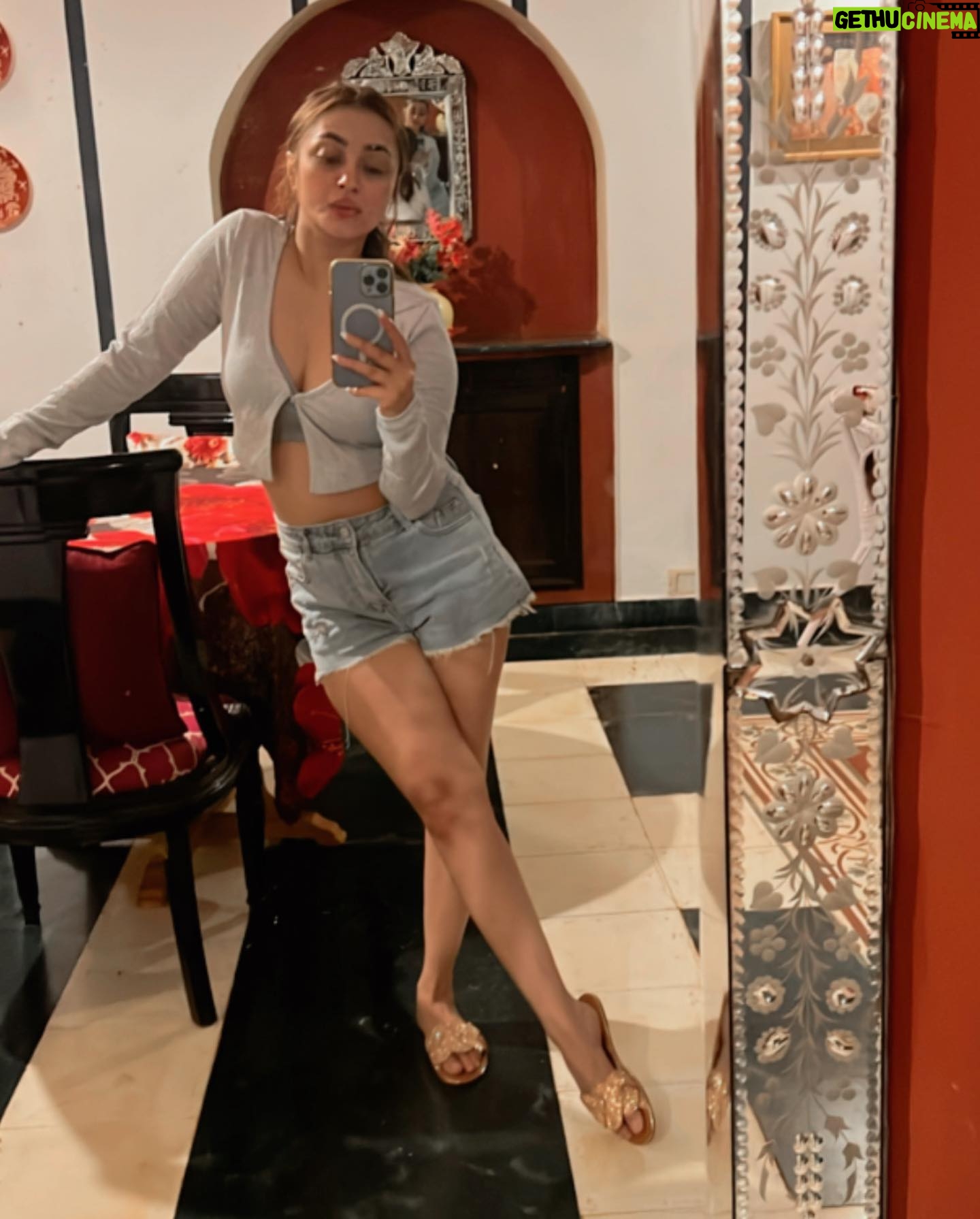 Ira Sone Instagram - Just another roundup ✨💃🫶🧿 (swipe to the last picture) #photodump . . . . #hereandthere #myspace #snippet #okbye