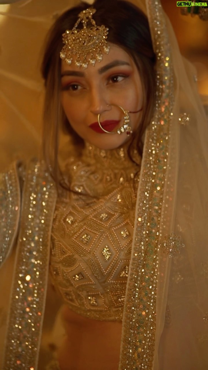 Ira Sone Instagram - Shine is my favourite colour ✨💃 #kahanisuno #iykyk . . . Wearing- @rajkumari_by_richahaware . Captured- @pixelpassionfotography . MUA & hair- @makemeover.sonalishinde . . . . #thatglamlife #blingon #goldeneverything #whatyouseekisseekingyou