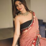 Ira Sone Instagram - मोहमाया 🤍 . . . #explorepage #explore #explorar #explorer #exploremore #saree #sareelove #sareeindia #sareesilk #portrait #indianwomen