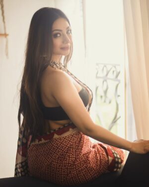 Ira Sone Instagram - मोहमाया 🤍
.
.
.
#explorepage #explore #explorar #explorer #exploremore #saree #sareelove #sareeindia #sareesilk #portrait #indianwomen