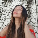 Ira Sone Instagram - La vie est belle 🧚🏻‍♀️✨ . . . . . . . . #unfiltered #moodedits #raw #nomakeupmakeup #mondaymood #whatyouseekisseekingyou