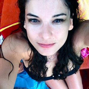 Irem Altug Instagram - #tbt yaz gelsin mi artık, serin sulara dalsak mı artık, dertleri unutsak mı artık? 🐳🐾💕💋