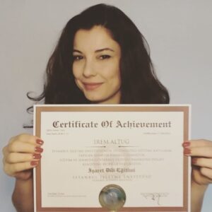 Irem Altug Instagram - Haydi engelleri kaldıralım, hepimiz işaret dili öğrenelim! Teşekkürler @iienstitu #işaretdili