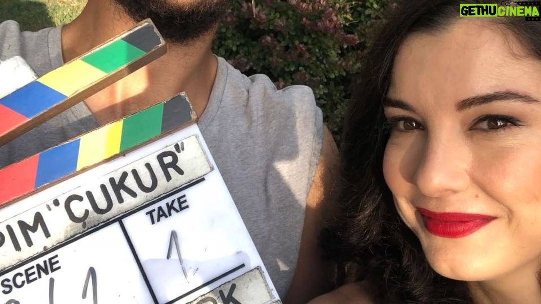 Irem Altug Instagram - Çukur’un kamera arkası kahramanları, herkesin eline sağlık, herkese sonsuz teşekkürler 🙏 #çukur @cukurdizi @ayyapim @snnztrk @sevimliozgurofficial @tolgakutluay @yamacokur @tugceakari @toygarisikli
