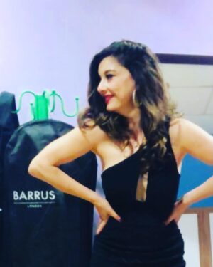 Irem Altug Instagram - Teşekkürler @neslisahyilmazz @barruslondon 💋❤️