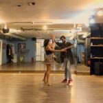 Irem Altug Instagram - Es tiempo de bachata. Vamos a bailar, chicas! @efe.m.karakus @depodansokullari #depodans #bachata #bachatadancing #bailar