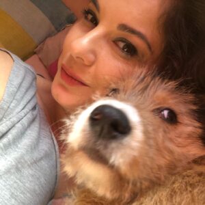 Irem Altug Instagram - Yarın ne sorsak acaba @erkankeka ve Juli’ye 🤔 #patiçetesisohbetleri soruları postun altına bekliyoruz @project_petgang