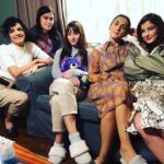 Irem Altug Instagram – @cukurdizi birazdan ✌️ etiketimiz #ailenikoru  @showtv #çukur
