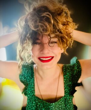 Irem Altug Instagram - Sıcaktan delirenler parmak kaldırsın🔥🔥🔥🔥🔥🔥🔥🔥🔥🔥🔥