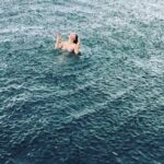 Irem Altug Instagram - Bir nedeni mi var, bir nedeni mi var; ara sıra dolu yağar, ara sıra kar 👊 #yanıyoruz