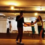 Irem Altug Instagram – Hoy es el día de salsa! Vamos chicas!! #salsa #latindance @efe.m.karakus @depodansokullari #bailar
