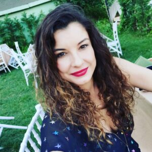Irem Altug Instagram - Ara sıra dolu yağar, ara sıra kar 💋