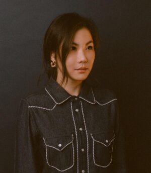 Irene Choi Instagram - PSA: daylight savings ends tomorrow. .
.
📸: @selashiloniphoto
Outfit: shirt from @urbanoutfitters ($7), earrings from CVS ($5), knowledge (free from the internet)