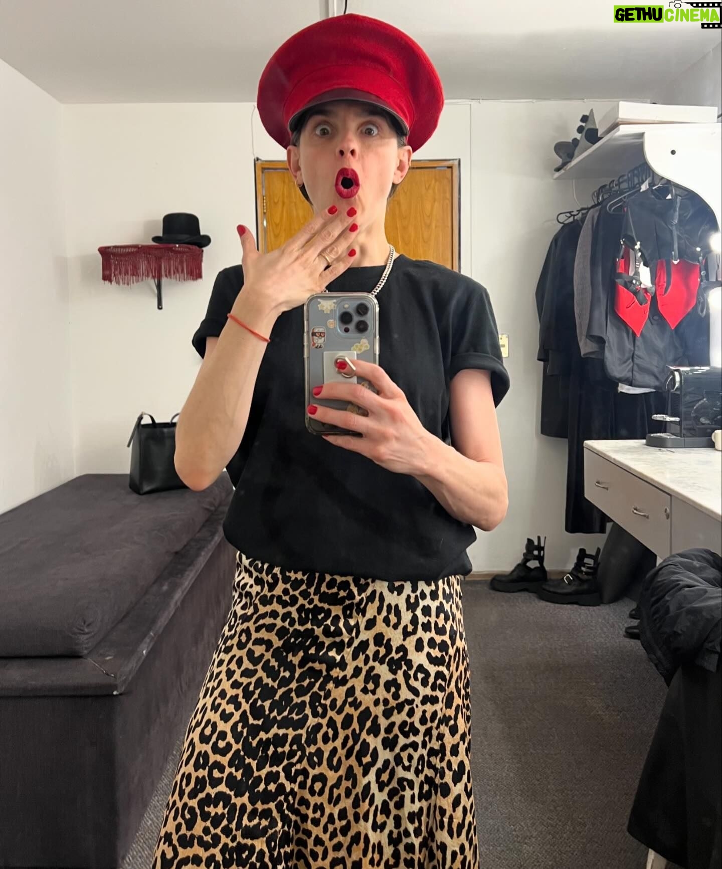 Irene Azuela Instagram - Oh, se acerca el estreno… pero los moretones para ese día serán cosa del pasado.