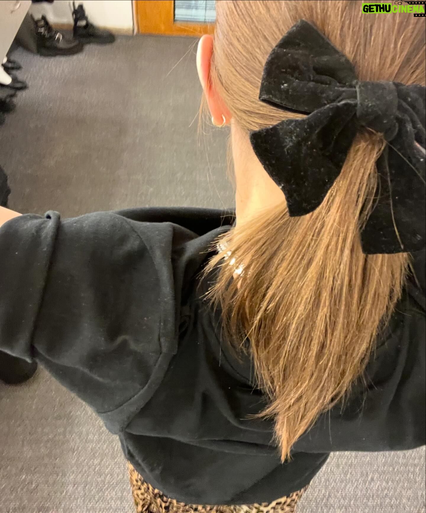 Irene Azuela Instagram - Oh, se acerca el estreno… pero los moretones para ese día serán cosa del pasado.