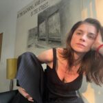Irene Azuela Instagram - Marzo de tanto. Sentirme homesick en mi propia casa, un estreno espectacular, maratón de funciones, besos a mi persona favorita, video llamadas, días de apapacho, teamback con mis hermanos, paseos obligados con perrita eléctrica. Aprender finalmente la importancia de dormir…