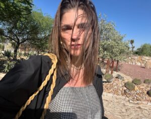 Irene Azuela Instagram - Marzo de tanto. Sentirme homesick en mi propia casa, un estreno espectacular, maratón de funciones, besos a mi persona favorita, video llamadas, días de apapacho, teamback con mis hermanos, paseos obligados con perrita eléctrica. Aprender finalmente la importancia de dormir…
