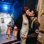 Irene Azuela Instagram - Este es nuestro Cabaret. Y si, hay besos, toqueteos y más. Porque este es un espacio de libertad. @cabaretmexico 📷 @emiliovaldes55