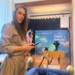 Irene Azuela Instagram - Un día te juntas a imaginar una película con tu amiga, otro día la filmas, otro día haces entrevistas para hablar de ella y otro día la estrenas… se acerca la premiere de DANTE Y SOLEDAD y estamos felisotas. @alexdelamora @somospiano