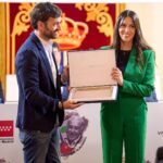 Irene Junquera Instagram – Gracias, @valdeolmosalalpardo y @robertogomezoc por este premio tan merecido 🤣🤣 
Lo pasé increíble y fue un placer estar junto a tantas leyendas del fútbol 🙌🏼⚽️ (están en la última foto)