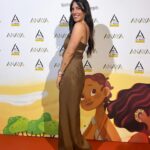 Irene Junquera Instagram - Gracias, @anayainfantil por contar conmigo, un año más, para presentar el XXI Premio Anaya de Literatura Infantil y Juvenil. Y enhorabuena al premiado, Ricardo Gómez con su obra “Los mapas del agua” 🙌🏼 (El mono tan increíble es de @clndstno1 😍)