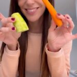 Irene Junquera Instagram - ¿Os animáis a cocinar conmigo? Esta receta no puede ser más sencilla y deliciosa. ¡Tomad nota! *Estas cantidades son para dos raciones aprox. -Medio vaso de quinoa: se cuece unos 12 min. con el triple de agua -1 zanahoria -1/2 lata de maíz (pequeña) -1 tomate -1/2 pepino -1 aguacate -2 ó 3 hojas de menta -1 chorrito de limón -Aceite de oliva -Vinagre de manzana -Sal Cueces, troceas, mezclas y… voilà! 👩🏻‍🍳