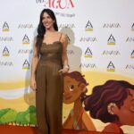 Irene Junquera Instagram - Gracias, @anayainfantil por contar conmigo, un año más, para presentar el XXI Premio Anaya de Literatura Infantil y Juvenil. Y enhorabuena al premiado, Ricardo Gómez con su obra “Los mapas del agua” 🙌🏼 (El mono tan increíble es de @clndstno1 😍)