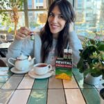 Irene Junquera Instagram - Nada mejor para seguir con el día que Revital Energy Plus, con ginseng y vitamina C que me da la energía que necesito *Contiene Ginseng para mantener esa energía y vitalidad y Vitamina C, que ayuda a disminuir el cansancio. 💪🏼 #publi @revital_jalea