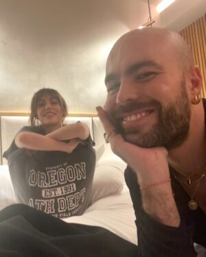 Irene Montalà Instagram - Todo tiene una historia alternativa…
1. En la fiesta de @vanityfairspain con la preciosa @natasanchezmol 
2. Cuando llevas un vestido joya y el techo también lo es. 
3. Joyas increíbles de @rabatjewellery 
4. @vanityfairspain party.
5. Con @_theneondemon de @unomodels de regreso al hotel 
6. y 7  buscando lugares donde descansar de los tacones.
8. Fiesta de pijama escuchando a Mina.