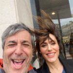 Irene Montalà Instagram - Hay días que es mejor reírse. El de esta foto, recién peinada y maquillada a pocos minutos de una alfombra. No se puede luchar contra lo inevitable✊🏻