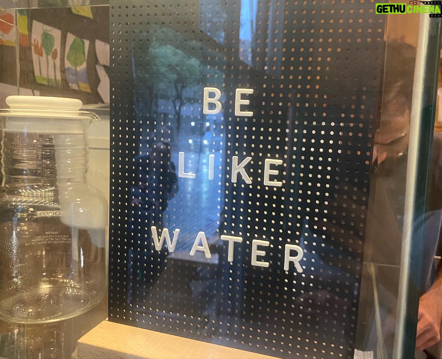 Irene MontalĆ Instagram - Be like water. La primera en @pachulinterior con traje de @sandroparis . El resto, una black week en toda reglaš¹ Feliz viernesā¤ļø