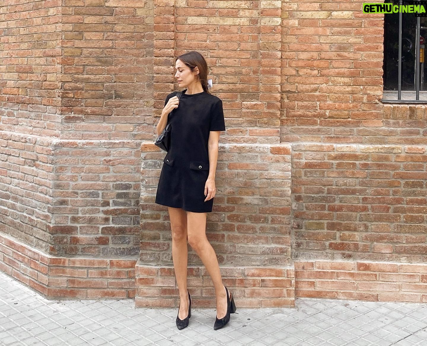 Irene MontalĆ Instagram - Be like water. La primera en @pachulinterior con traje de @sandroparis . El resto, una black week en toda reglaš¹ Feliz viernesā¤ļø