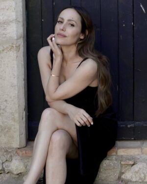 Irene Montalà Instagram - Pueblo, campo, comida, sol y luna llena. Feliz fin de semana para todos❤️ @ehmoda 🕶️ @opticatoscana