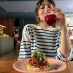 Irene Montalà Instagram - El Brunch debería ser obligatorio los fines de semana. Gracias @lesfillesbarcelona por hacer el mejor de Barcelona con diferencia desde hace tanto tiempo. Eché de menos a @golfodeguinea_bcr , pero la próxima vez no se me escapa. Adoracion total a este lugar y a su comida que siempre me sorprende y me transporta al @nomadmarrakech o a mi faro a seguir Ottolenghi. Gracias por hacer nuestros fines de semana tan deliciosos❤️