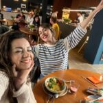 Irene Montalà Instagram – El Brunch debería ser obligatorio los fines de semana. Gracias @lesfillesbarcelona  por hacer el mejor de Barcelona con diferencia desde hace tanto tiempo. Eché de menos a @golfodeguinea_bcr , pero la próxima vez no se me escapa. Adoracion total a este lugar y a su comida que siempre me sorprende y me transporta al @nomadmarrakech o a mi faro a seguir Ottolenghi. Gracias por hacer nuestros fines de semana tan deliciosos❤️